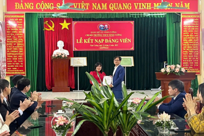 CHI BỘ TRƯỜNG THCS NINH CƯỜNG TỔ CHỨC LỄ KẾT NẠP ĐẢNG VIÊN