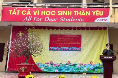 SINH HOAT DƯỚI CỜ: TUYÊN TRUYỀN AN TOÀN GIAO THÔNG, QUẢN LÍ SỬ DỤNG PHÁO VÀ CÁC HÀNH VI VI PHẠM PHÁP LUẬT THƯỜNG GẶP